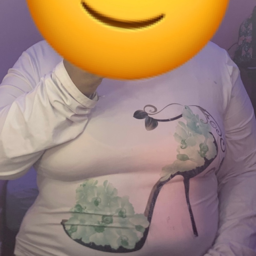 white long sleeve shirt with design of a heel